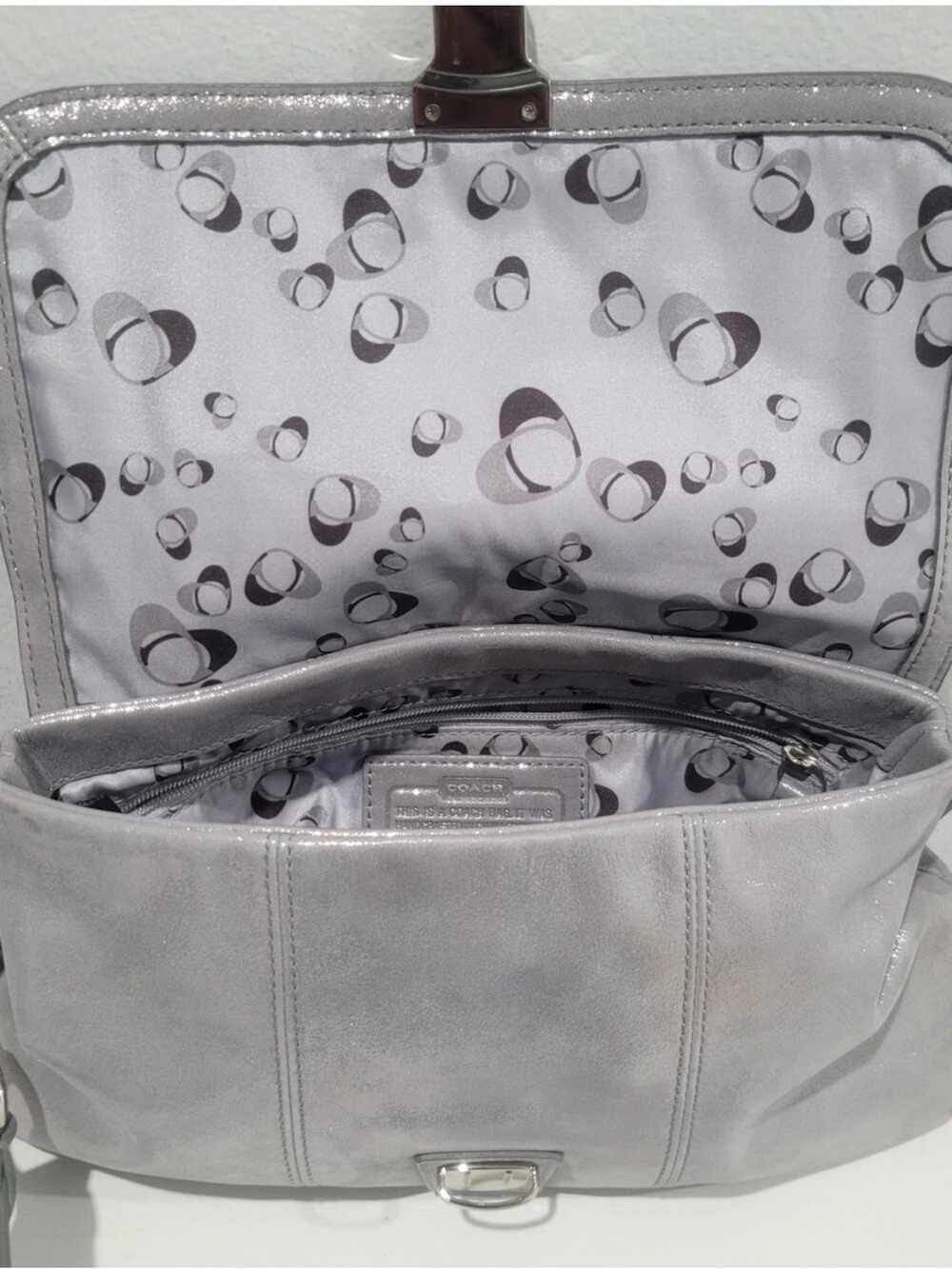 Coach Poppy Layla shimmery leather shoulder bag with a push-lock closure. - Picture 2 of 13